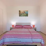 Popovic דירה פולה